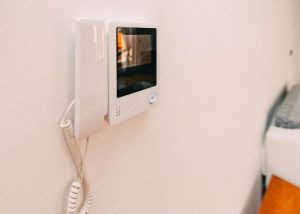 Установка домофонной системы в коттедже: важные нюансы